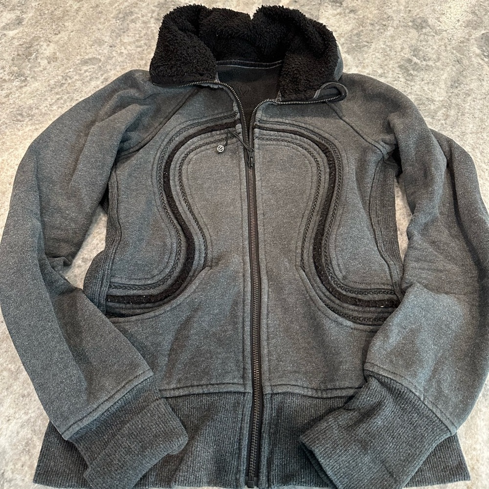 Lululemon cozy scuba jacket with Sherpa collar size 4